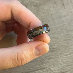 Men’s wedding band size 9